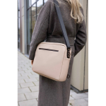 Mochila convertível 2 em 1 de poliéster reciclado para portátil 15” cor marfim vista de ambiente 3