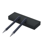 Conjunto de escrita: lápis e caneta de alumínio reciclado, tinta azul cor azul-marinho primeira vista