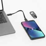 Cabo de carga e dados USB-C 60 W com mosquetão plástico quarta vista