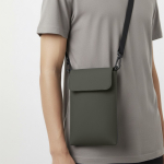 Bolsa tiracolo de pele sintética, fecho de velcro e correia ajustável sexta vista