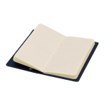 Caderno de capa dura e bolso no interior, folhas pautadas A5 terceira vista