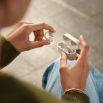 Auriculares abertos com resistência ao suor marca Philips cor branco quinta vista