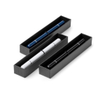 Esferográfica 2 em 1 de corpo metálico com ponta infinita e tinta azul cor branco vista detalhe 4