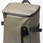 Mochila térmica em pele sintética com interior isotérmico e abertura cor verde-escuro vista detalhe 1