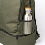 Mochila desportiva ecológica com compartimento para calçado e bolso frontal cor verde-escuro vista detalhe 1