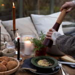 Moinho grande cónico de madeira de faia Sagaform cor vermelho-escuro terceira vista