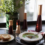 Moinho grande cónico de madeira de faia Sagaform cor vermelho-escuro sexta vista