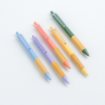 Caneta com clip translúcido e zona de pega em bambu, tinta preta