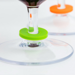 Rolha de cortiça para garrafa com anéis coloridos marcadores de copos