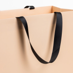 Saco papel premium com acabamento mate e asas de tecido resistentes 4kg