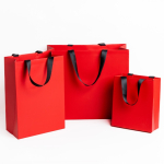 Saco papel premium com acabamento mate e asas de tecido resistente 7kg