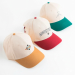 Boné desportivo bicolor estruturado em 6 painéis de algodão 250 g/m2