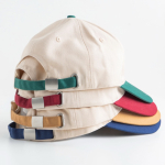 Boné desportivo bicolor estruturado em 6 painéis de algodão 250 g/m2