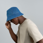Chapéu tipo panamá em denim de algodão reciclado tingido com DyStar®
