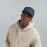 Boné trucker em poliéster reciclado com 5 painéis e rede traseira