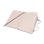 Caderno grande com fecho elástico Moleskine, páginas pautadas cor azul quarta vista