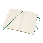 Caderno grande com fecho elástico Moleskine, páginas pautadas cor verde quarta vista