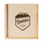 Set de baralho e dados em caixa deslizante de madeira personalizável cor madeira clara vista detalhe 2