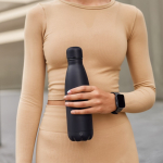 Garrafa térmica em aço inoxidável reciclado com toque suave 500 ml cor preto segunda vista