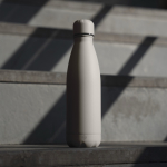 Garrafa térmica em aço inoxidável reciclado com toque suave 500 ml cor bege segunda vista