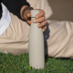 Garrafa térmica em aço inoxidável reciclado com toque suave 500 ml cor bege terceira vista
