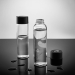 Garrafa de vidro fabricada na Europa com tampa anti-fugas 800ml cor transparente vista de ambiente 