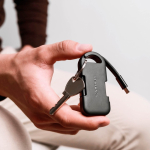 Carregador portátil porta-chaves ultracompacto em plástico reciclado 1.000mAh cor preto segunda vista ambiente