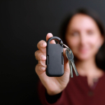 Carregador portátil porta-chaves ultracompacto em plástico reciclado 1.000mAh cor preto quarta vista ambiente