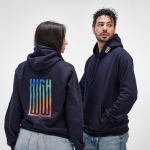 Sweatshirt unissexo com capuz em algodão orgânico 300 g/m² cor azul-marinho vista de ambiente 