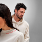 Sweatshirt de mulher em algodão orgânico com gola redonda 300 g/m² Waikiki cor bege segunda vista ambiente