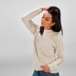 Sweatshirt de mulher em algodão orgânico com gola redonda 300 g/m² Waikiki cor bege quarta vista ambiente