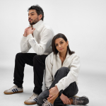 Sweatshirt unissexo em algodão orgânico com fecho 1/4 340g/m² Malibu cor branco vista de ambiente 