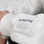 Sweatshirt unissexo em algodão orgânico com fecho 1/4 340g/m² Malibu cor branco vista de detalhe 