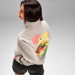 Sweatshirt unissexo em algodão orgânico com fecho 1/4 340g/m² Malibu cor cinzento mesclado segunda vista ambiente
