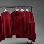 Sweatshirt unissexo em algodão orgânico com fecho 1/4 340g/m² Malibu vista de ambiente 