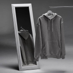 Sweatshirt unissexo com capuz em algodão orgânico 340g/m² Tulum cor cinzento mesclado vista de ambiente 