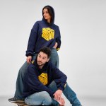 Sweatshirt capuz oversize 340 g/m² em algodão e poliéster reciclado Ericeira cor azul-marinho vista de ambiente 