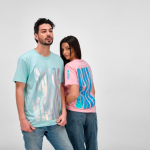 T-shirt unissexo em algodão orgânico corte regular 165g/m² Copacabana cor verde-claro vista de ambiente 