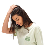 T-shirt unissexo em algodão orgânico corte regular 165g/m² Copacabana cor verde pastel segunda vista ambiente