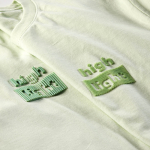 T-shirt unissexo em algodão orgânico corte regular 165g/m² Copacabana cor verde pastel vista de detalhe 