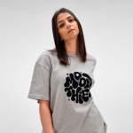 T-shirt unissexo em algodão orgânico, corte oversize 240 g/m² Paloma cor cinzento mesclado segunda vista ambiente