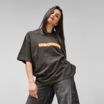 T-shirt unissexo em algodão orgânico, corte oversize 240 g/m² Paloma cor lilás terceira vista ambiente