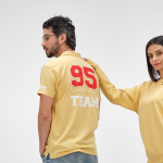 Polo unissexo de algodão orgânico de manga curta 160 g/m² Ipanema cor amarelo vista de ambiente 