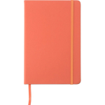 Caderno A5 em PU reciclado com fecho elástico e folhas pautadas cor cor-de-laranja primeira vista