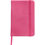 Caderno A5 em PU reciclado com fecho elástico e folhas pautadas cor cor-de-rosa primeira vista