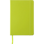 Caderno A5 em PU reciclado com fecho elástico e folhas pautadas cor verde-claro primeira vista