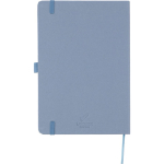 Caderno A5 com capa de cartão reciclado e folhas pautadas cor azul primeira vista