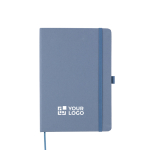 Caderno A5 com capa de cartão reciclado e folhas pautadas cor azul vista principal