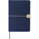 Caderno A5 em feltro reciclado com fecho em pele sintética e folhas pautadas cor azul primeira vista