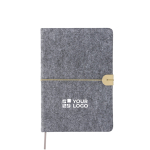 Caderno A5 em feltro reciclado com fecho em pele sintética e folhas pautadas cor cinzento vista principal
